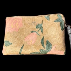 COACH Corner Zip Wristlet Camo Rose Floral print F26291 LT KHAKI BLUSH MULTI